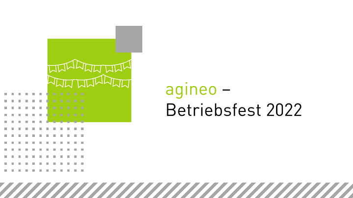 agineo Betriebsfest 2022 - Titel auf einem weißen Grund über einer Schraffur. Links daneben drei aufsteigende Quadrate von links nach rechts in unterschiedlicher Größe.